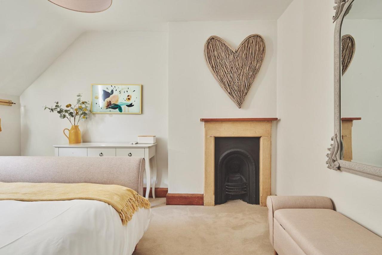 Large Stylish Luxury Cotswold - Ideal For Families, W/ Ev Charging Holiday home *