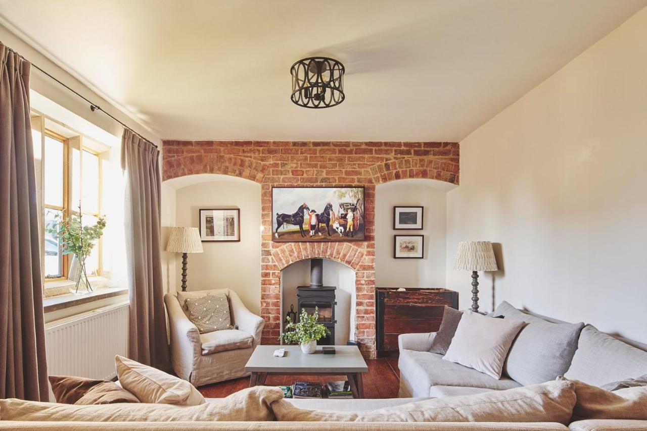 Large Stylish Luxury Cotswold - Ideal For Families, W/ Ev Charging *