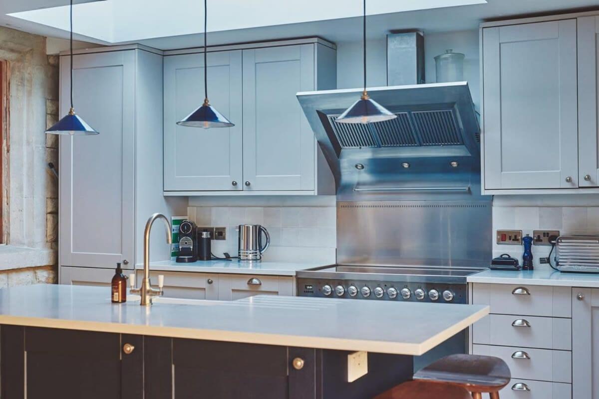 Large Stylish Luxury Cotswold - Ideal For Families, W/ Ev Charging Holiday home *