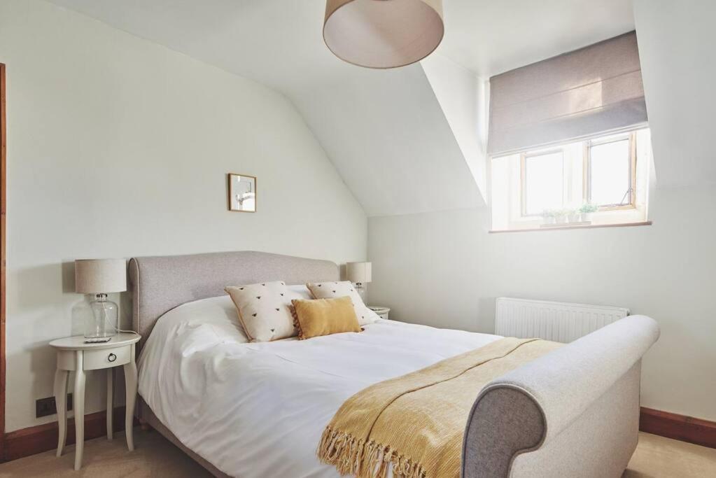 Large Stylish Luxury Cotswold - Ideal For Families, W/ Ev Charging *