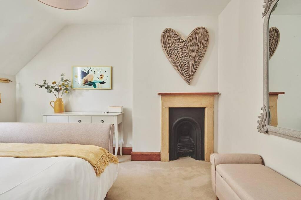 Large Stylish Luxury Cotswold - Ideal For Families, W/ Ev Charging Holiday home *
